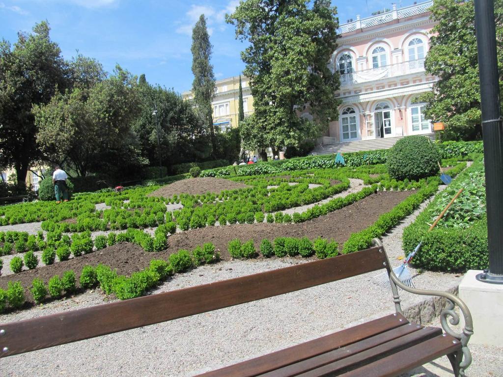 Sepic Apartments Opatija Bagian luar foto